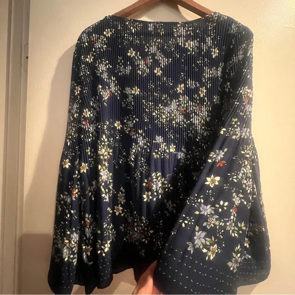 Max Studio Dark Blue Floral Blouse - Large - NWOT - Picture 7 of 8